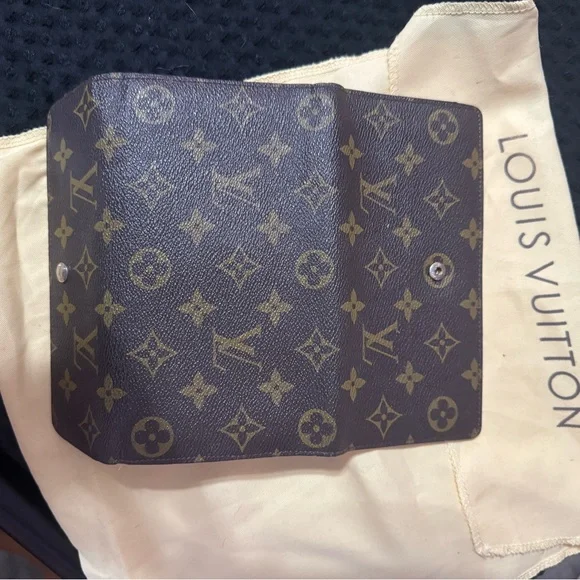 Louis Vuitton Brown Monogram Crossbody Bag - Picture 5 of 6